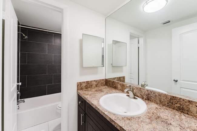 Building Photo - 606 NW 13th St