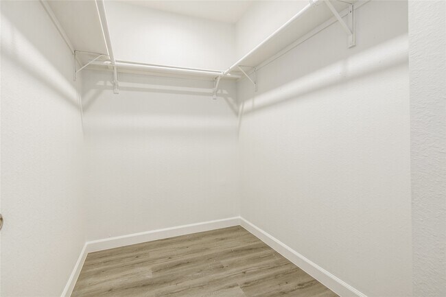 Building Photo - 2305 Sakowitz St