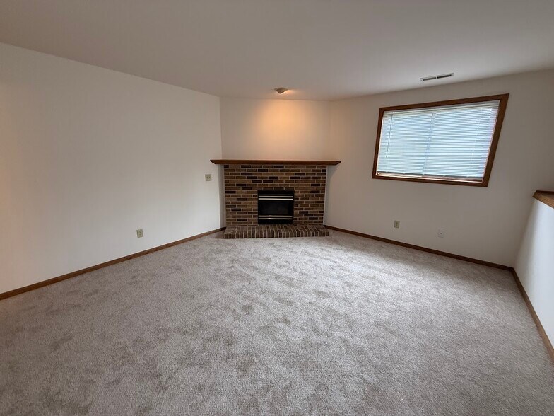 Building Photo - 1627 Rustic Dr