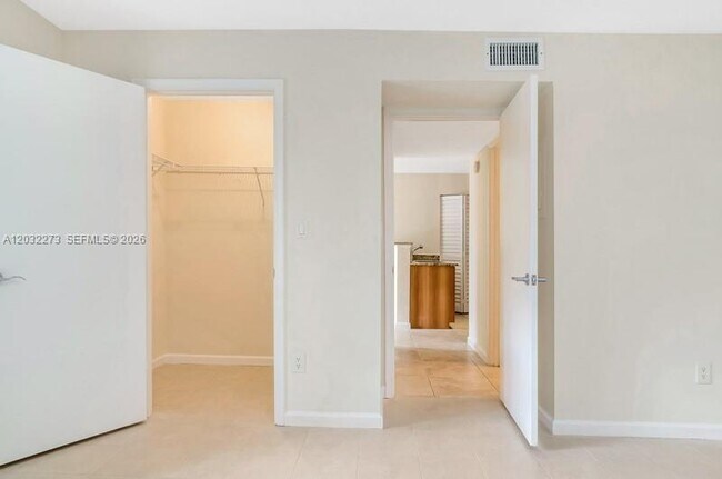Building Photo - 1011 Crystal Way