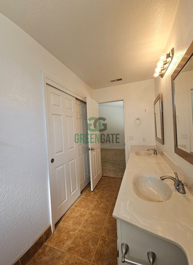 Building Photo - NOW AVAILABLE! Make this spacious 3 bedroo...