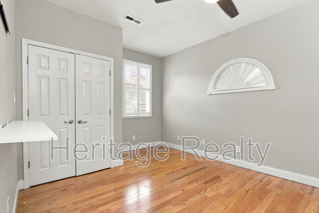 Building Photo - 2000 Cascade Falls Ln