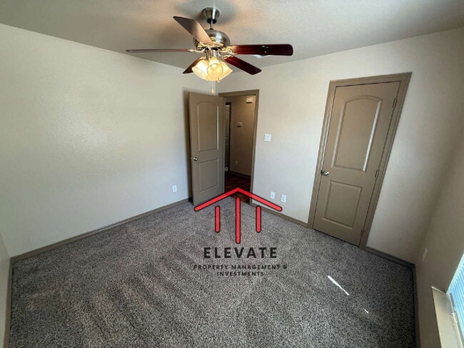 Building Photo - 208 Stewart Bend Ct
