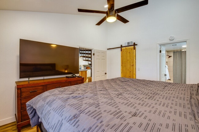 Building Photo - 1351 N Pleasant Dr