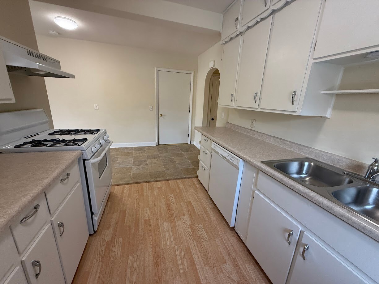 Building Photo - 509 Oak St