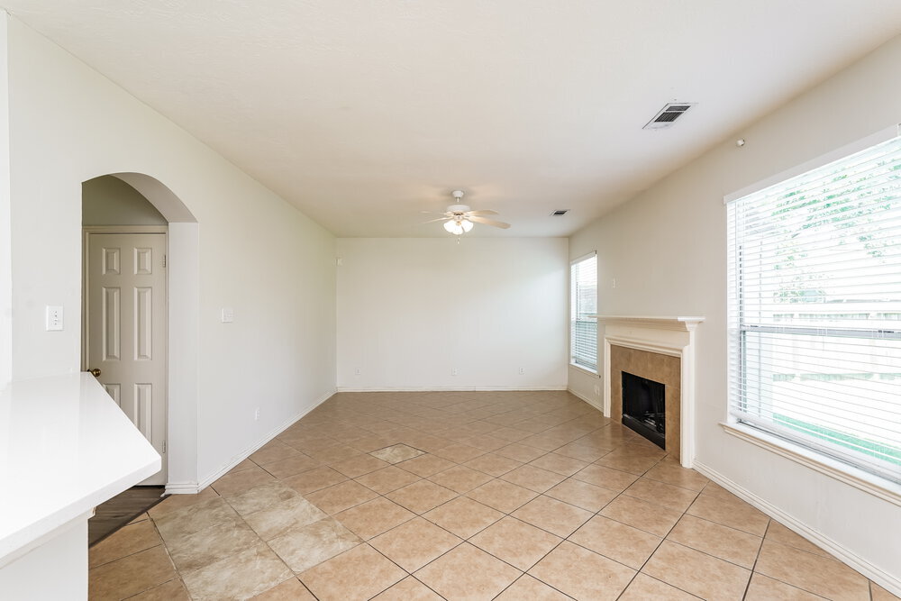 Building Photo - 17902 Scenic Oaks Dr