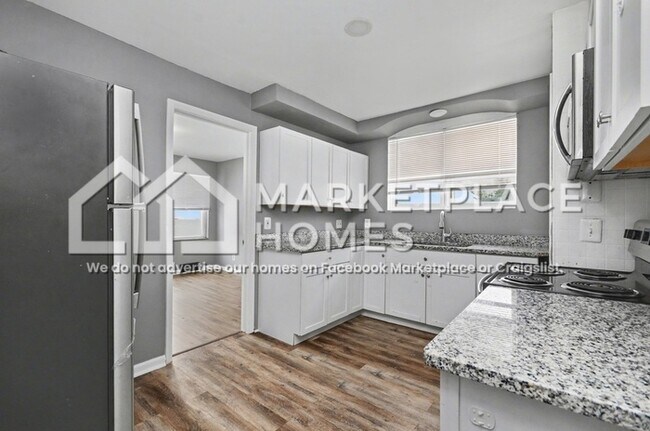 Building Photo - 12444 Sarsfield Ave