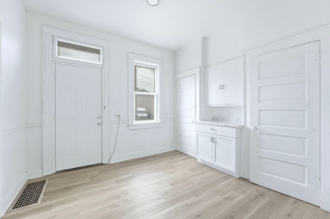 Building Photo - Move-In Ready with Bonus Storage Space!