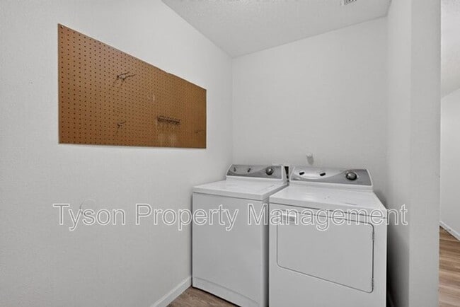 Building Photo - 328 Escena Pl SE