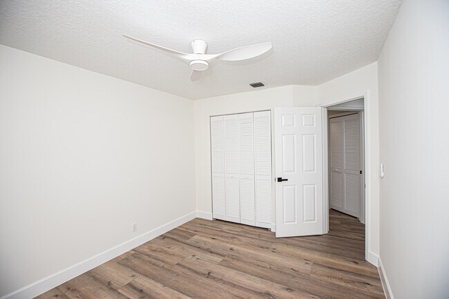 Building Photo - 10881 La Salinas Cir