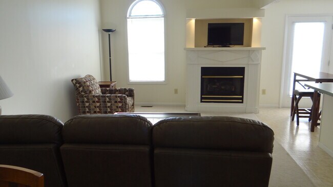 Building Photo - 931 Jasmine Dr