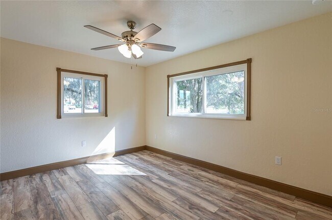 Building Photo - 1846 SE Lake Weir Ave