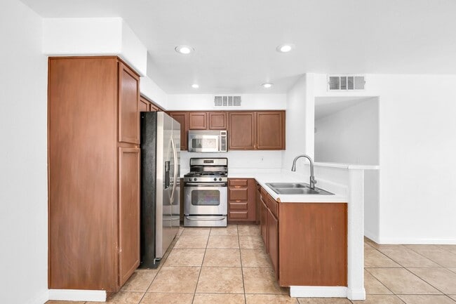 Building Photo - Condo with 2 Beds/2 Baths in Las Vegas near UNLV & McCarran Airport