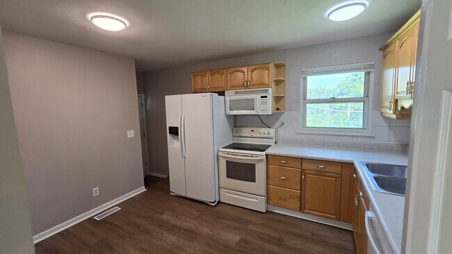 Building Photo - 5205 Auriesville Ln