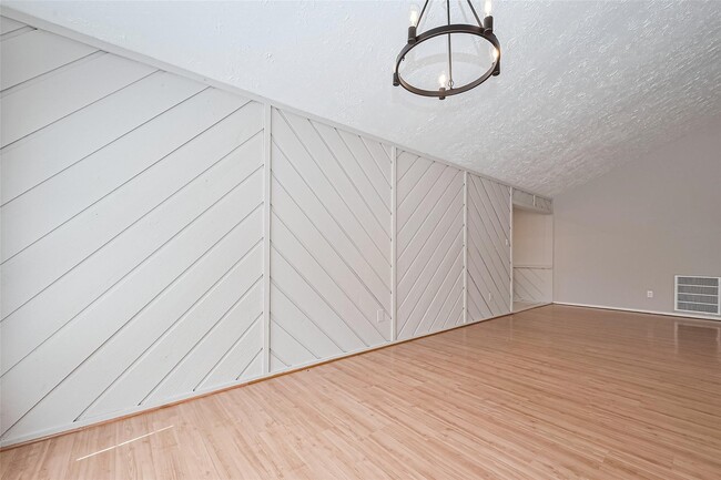 Building Photo - 2606 Lexington Woods Dr