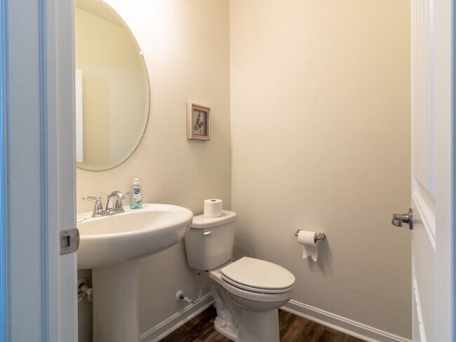 Building Photo - Year round - Furnished Townhome - Frankford