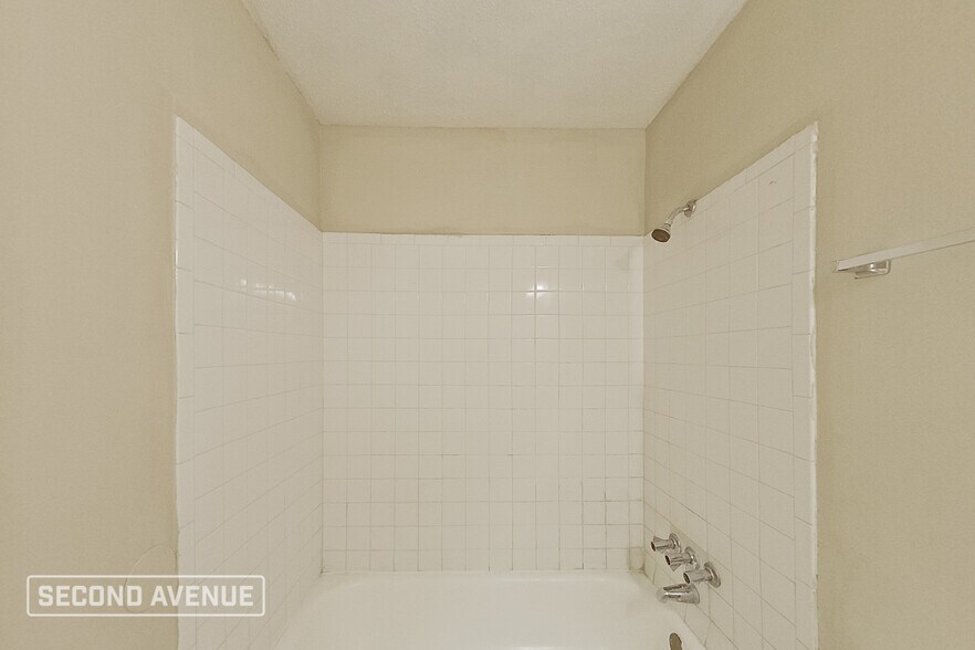 Building Photo - 5792 Jardin Pl