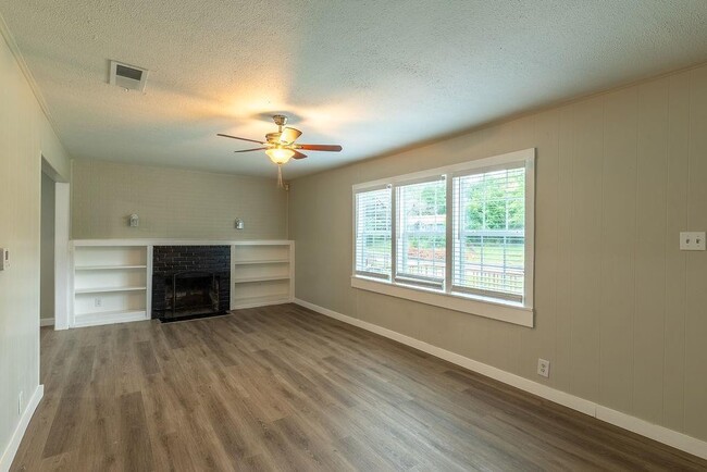 Building Photo - 6633 Racine Dr