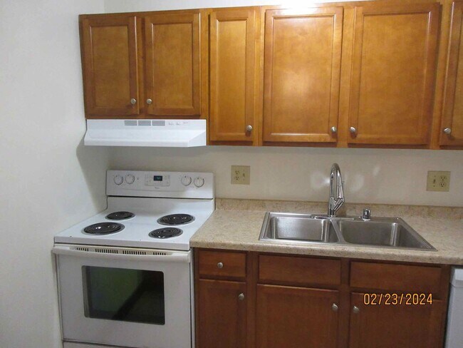 Building Photo - Spacious 2 bedroom + den in Germantown!
