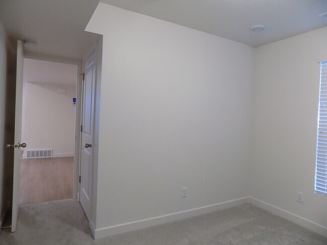 Building Photo - 63 E Hamblin Ln