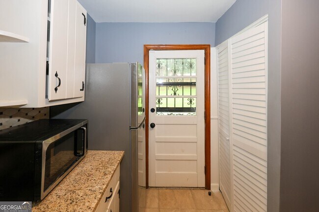 Building Photo - 2218 Dodson Dr