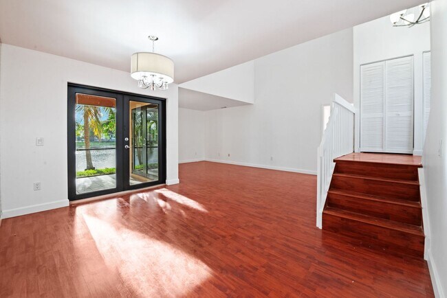 Building Photo - Stunning 4 Bed + Den | 3 Bath Waterfront Home – Miami, FL 33175