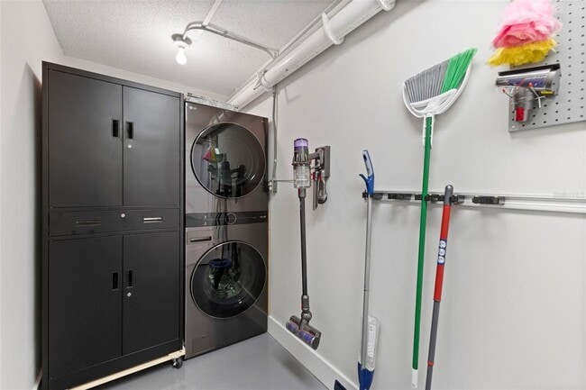 Building Photo - 3330 Gulf of Mexico Dr