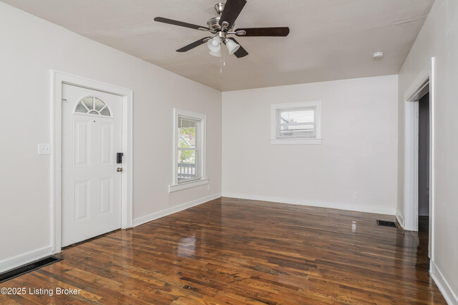 Building Photo - 115 S 39th St