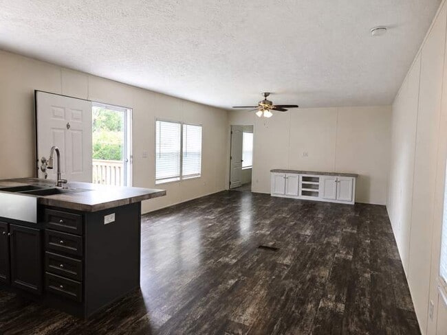 Building Photo - 153 Goodlett Dr