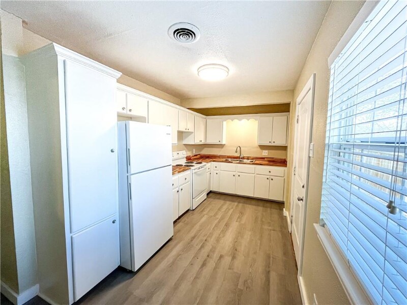 Building Photo - 3809 Betel St