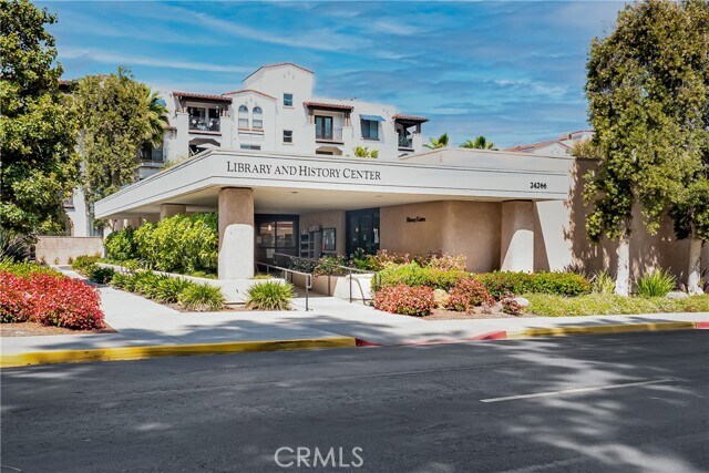 Building Photo - 2404 Via Mariposa W