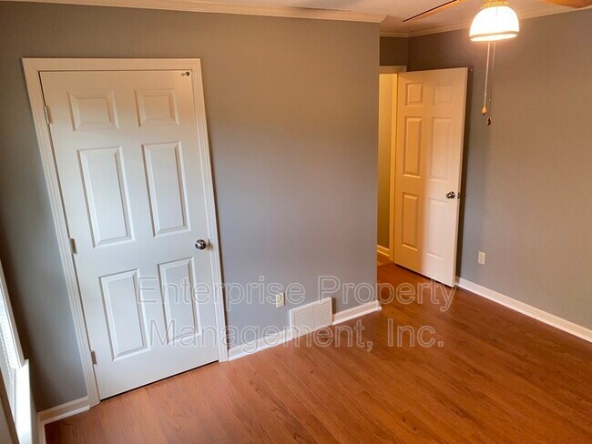 Building Photo - 3840 Charbon Ln