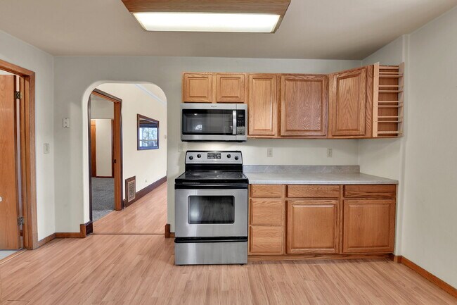 Building Photo - $2,900, 3-bed, 2 bath victorian home with a fenced yard and $300 off the first month's rent.