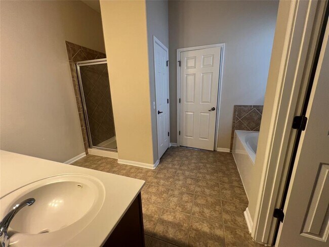 Building Photo - 9325 Bavaria Ln