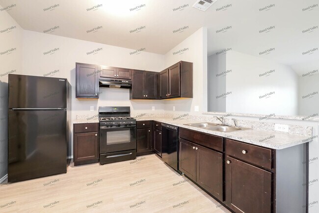 Building Photo - 734 W Lola Dr