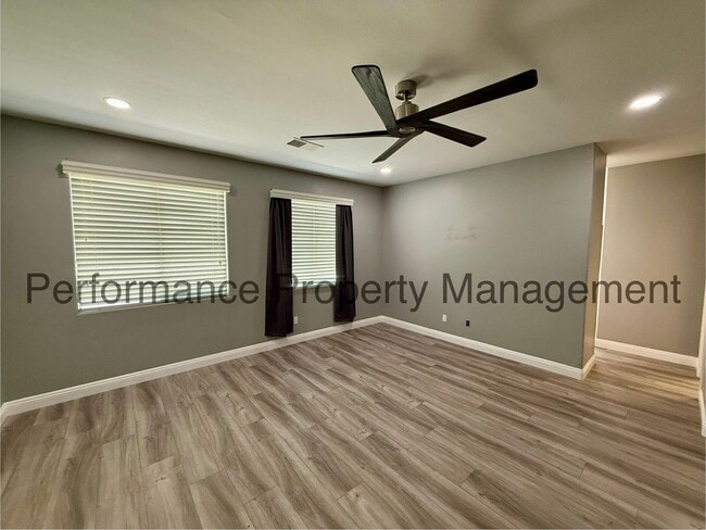 Building Photo - Stunning 4 Bed/3 Bath NW Bakersfield Home ...