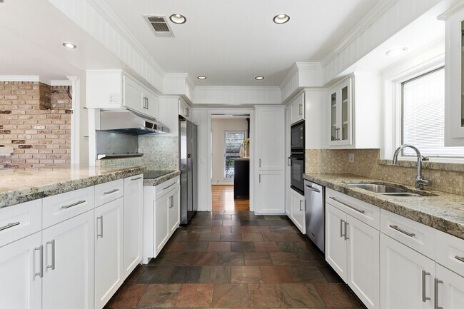 Building Photo - 531 Azaleadell Dr