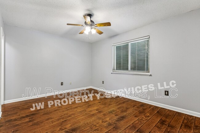 Building Photo - 2749 Varnado St