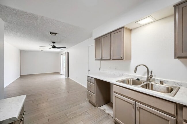 Building Photo - Don't Miss This Charming 3 bed - 2 bath Newly Renovated Home!