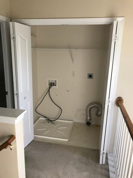 UPSTAIRS LAUNDRY - 2808 Cougar Hill Ct