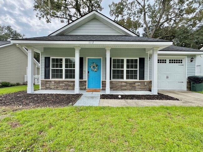 Building Photo - AVAILABLE OCTOBER 2025  [PET FRIENDLY]