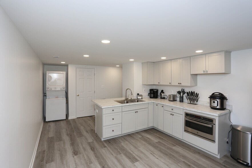 Beautiful Kitchenette with Laundry - 508 Wellham Ave