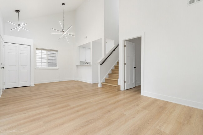 Building Photo - 372 Windsong Ct