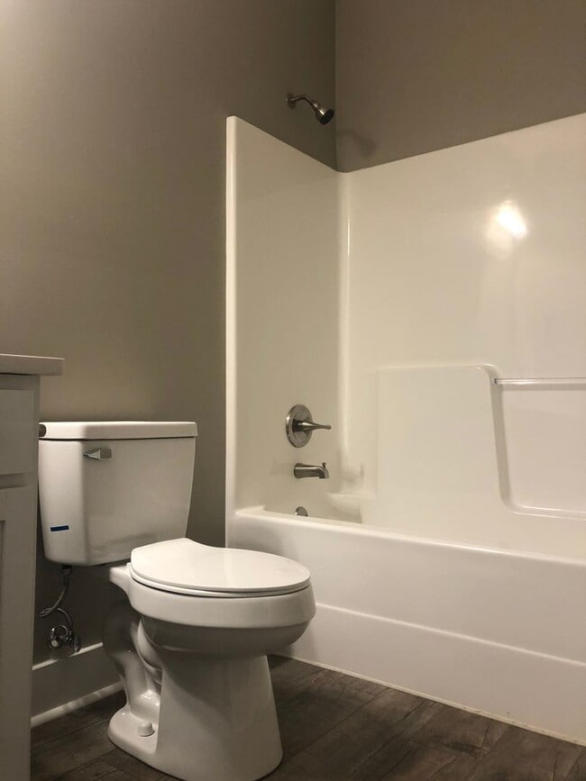 Building Photo - 3 Bedroom Home in Valley View PRE LEASE
