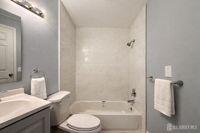 Building Photo - 6 Allison Dr