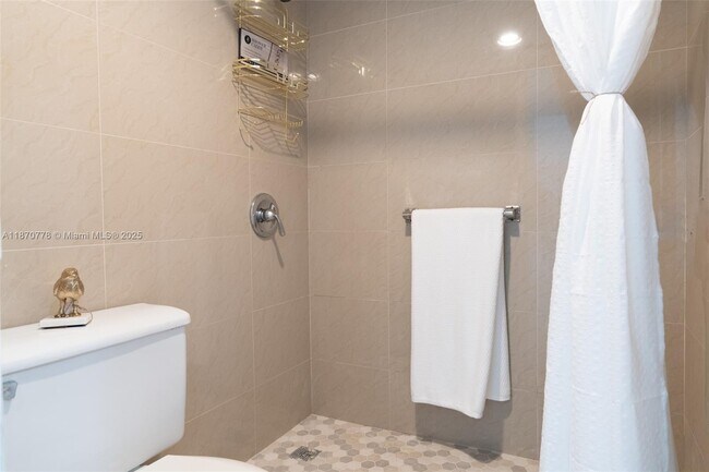 Building Photo - 300 Bayview Dr