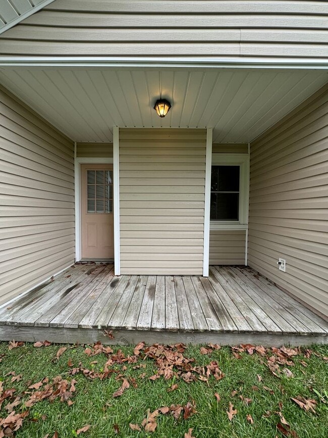 Building Photo - Snuggle Up on Sitton