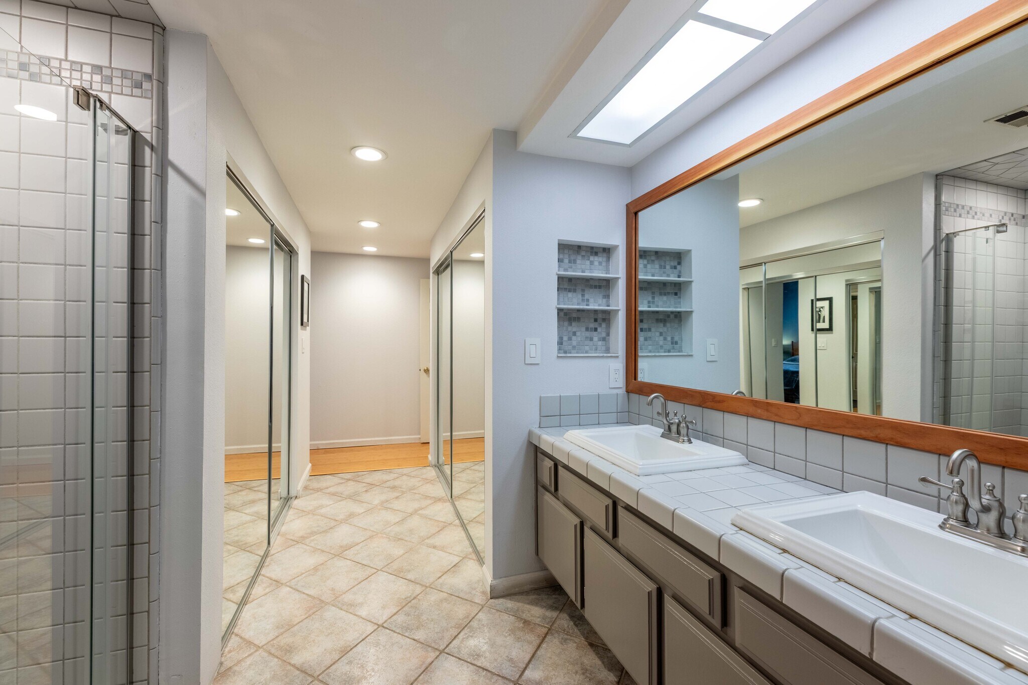 primary bath - 11322 Camarillo St