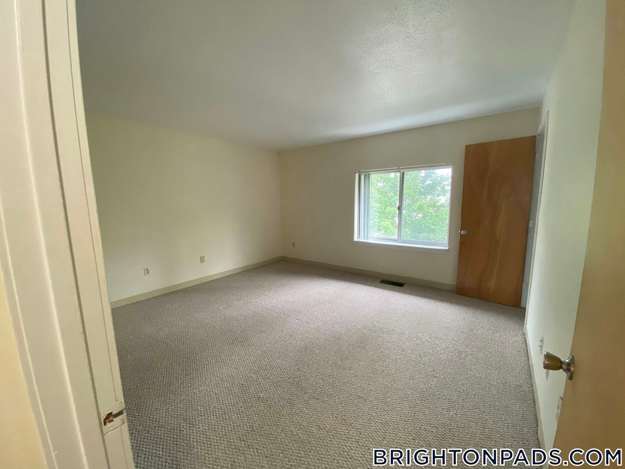 Building Photo - 140 N Beacon St