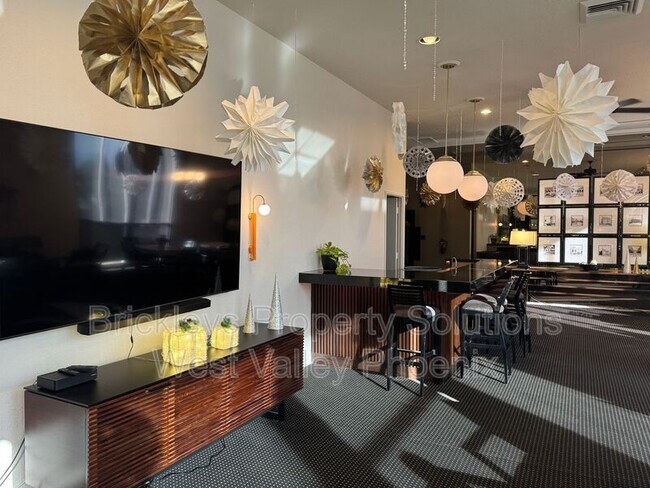 Building Photo - 2323 N Central Ave